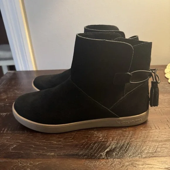 Koolaburra by Ugg Skyller Boots‎ Womens 8 Black Suede Tassel Ankle Moccasin Flat - Picture 3 of 9